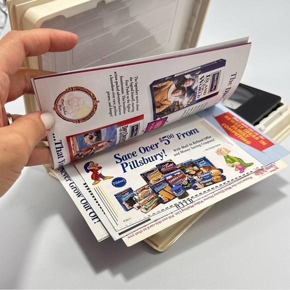 Walt Disney's Masterpiece Snow White and the Seven Dwarfs VHS - Picture 5 of 6